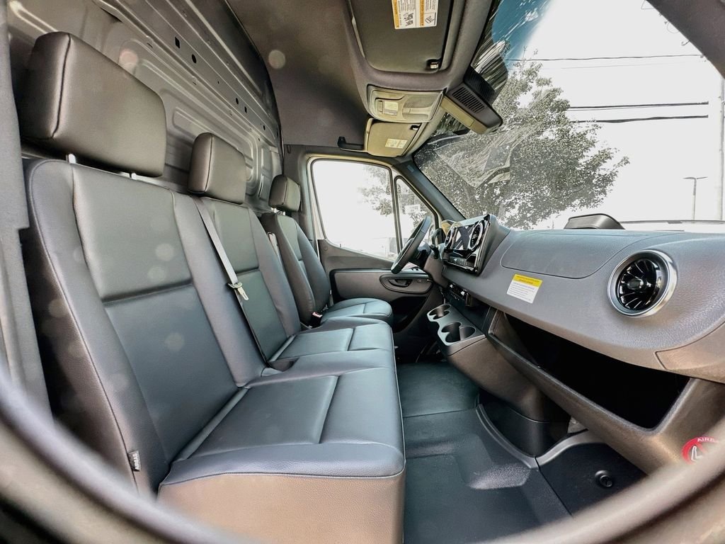 New 2026 Arctic White Mercedes-Benz Cargo 170 WB image 23
