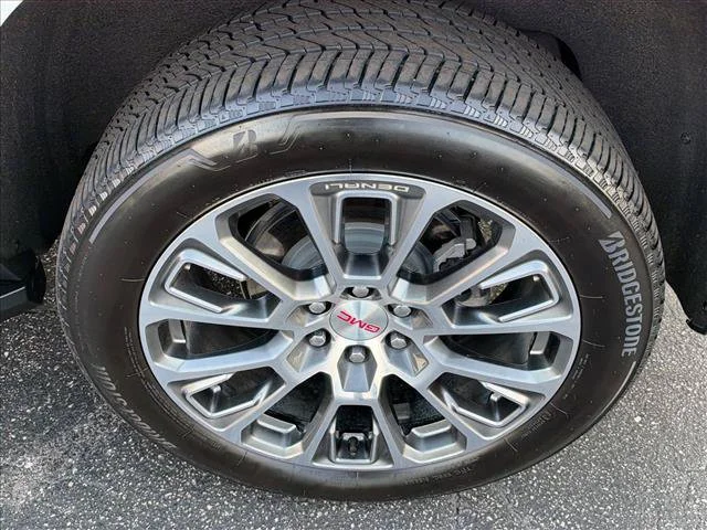 Used 2025 White Frost Tricoat GMC Denali image 36