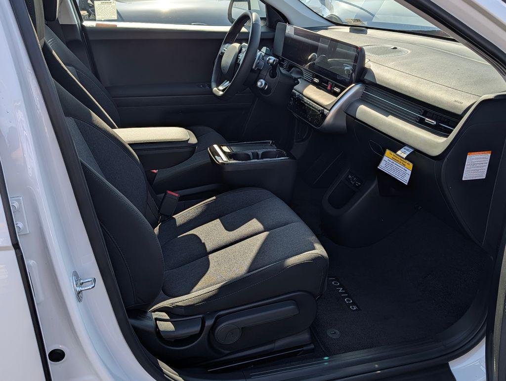 New 2026 White Hyundai SE image 9