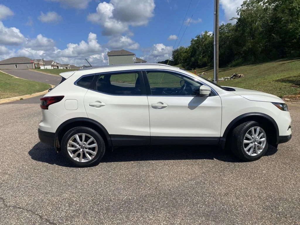 Certified Used 2022 White Nissan SV image 10