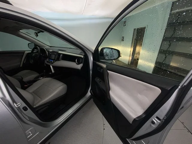 Used 2014 Silver Toyota XLE image 24