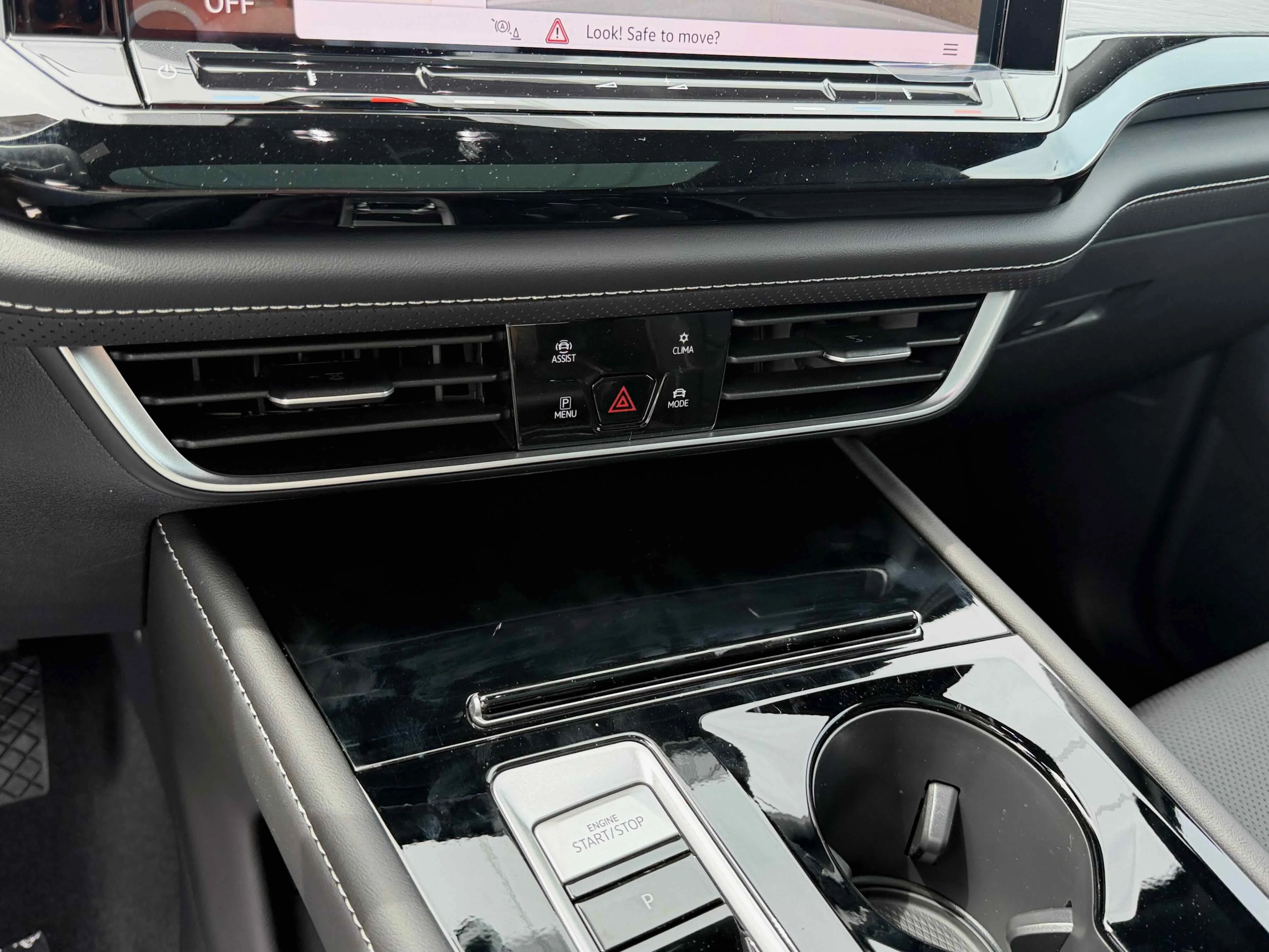 New 2026 Pearl Volkswagen 2.0T SE w/Technology image 22