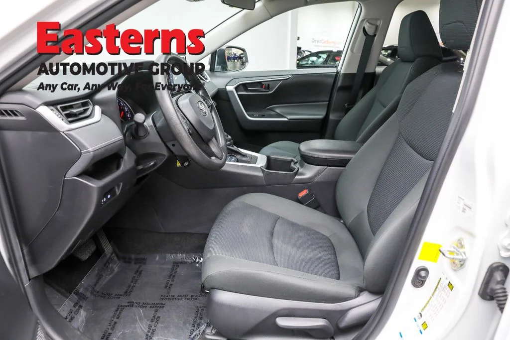 Used 2022 White Toyota LE image 14