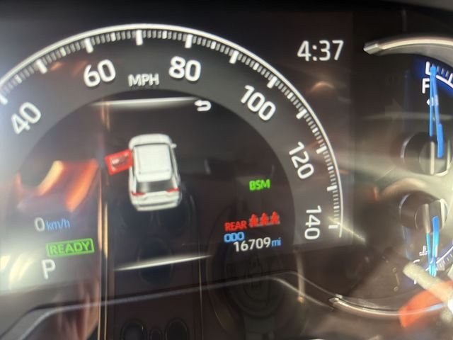 2025 Toyota RAV4 SE - Photo 13