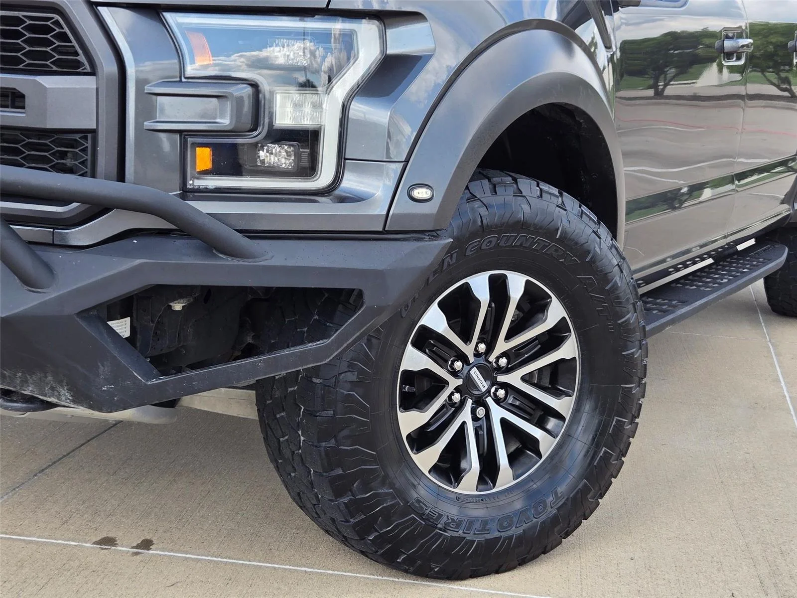 Used 2019 Magnetic Ford Raptor image 7