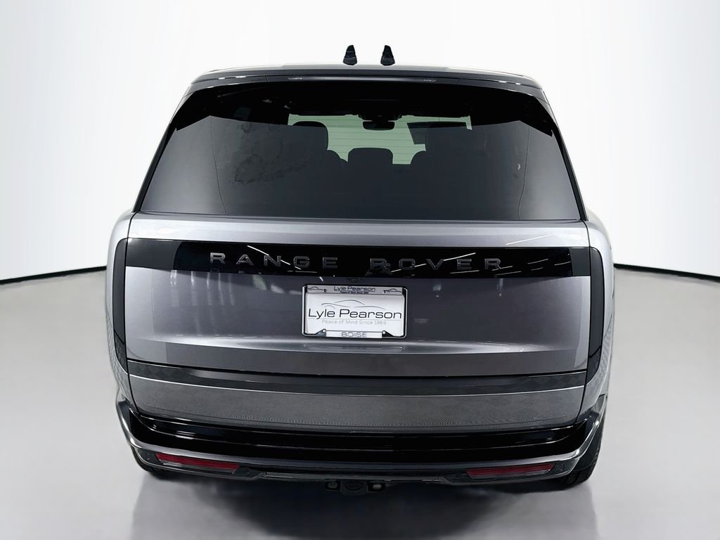 New 2026 Eiger Grey Land Rover SE image 10