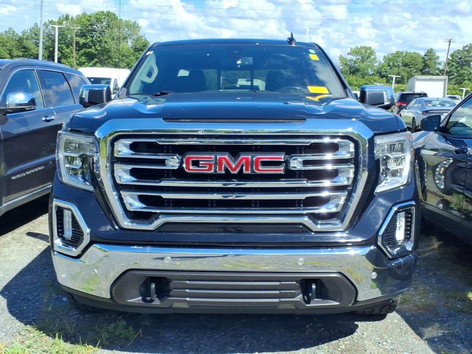 Used 2021 Onyx Black GMC SLT image 4