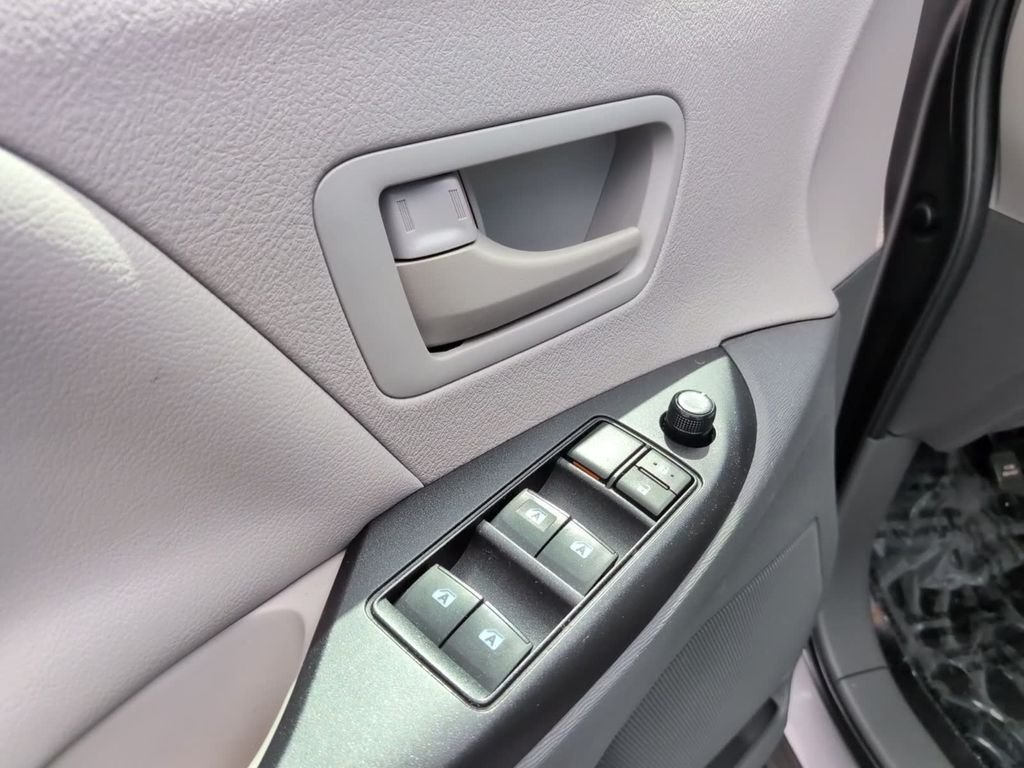Used 2020 Gray Toyota L image 10