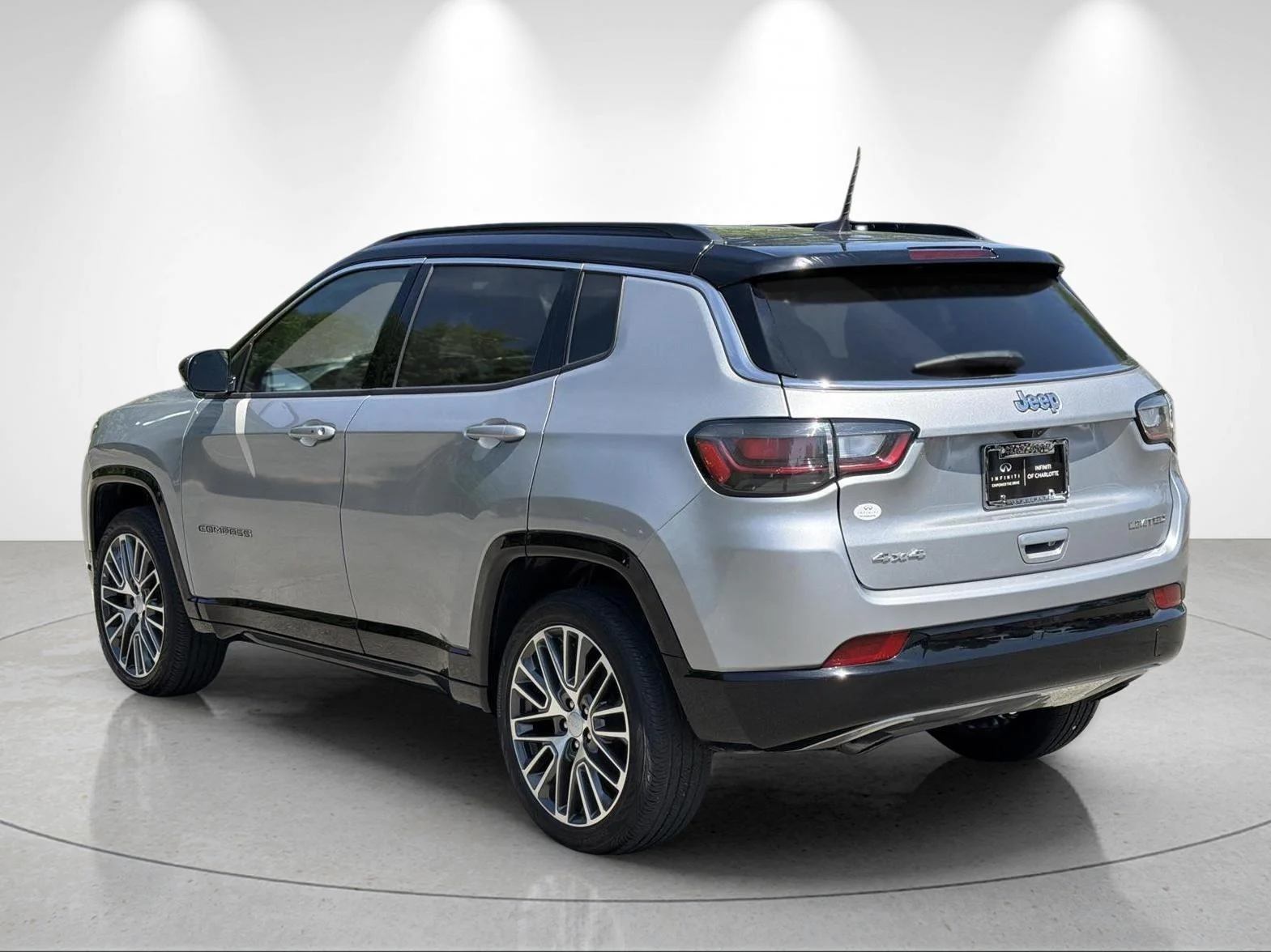 Used 2023 Billet Silver Metallic Clearcoat Jeep Limited image 3