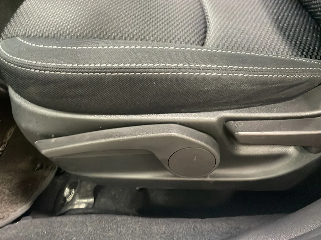 Used 2018 Silver Subaru 2.5i image 18