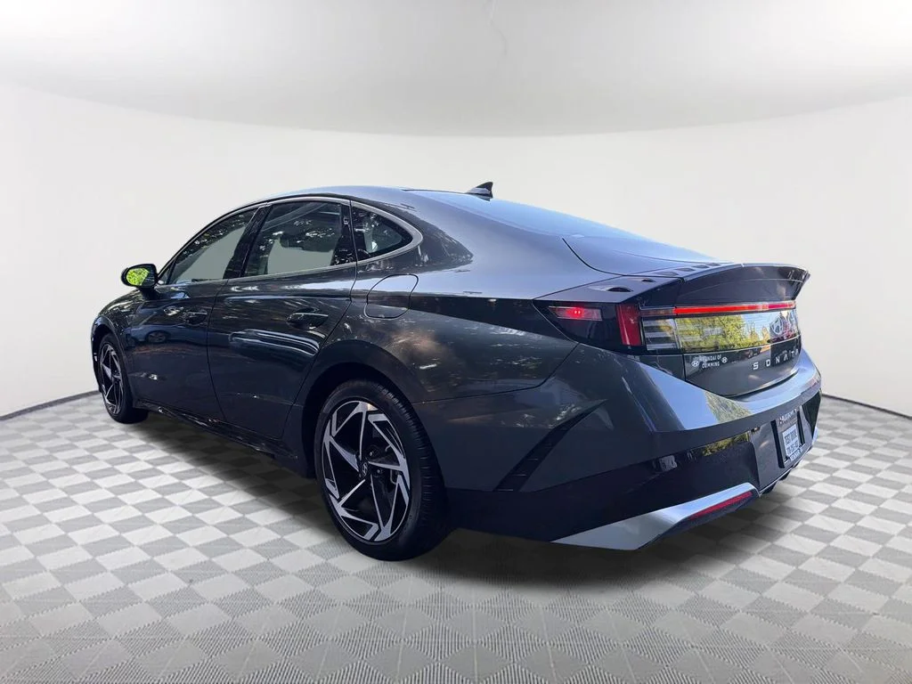 Used 2025 Gray Hyundai SEL Convenience image 7