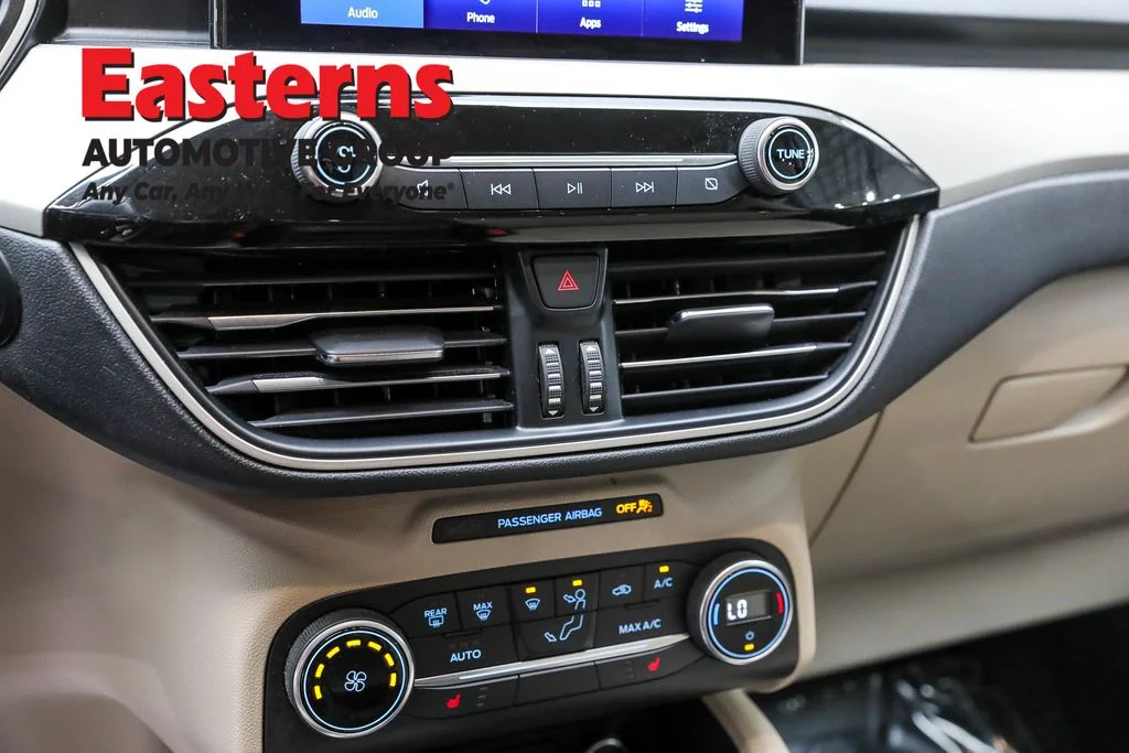 Used 2020 White Ford SE Sport Hybrid image 20