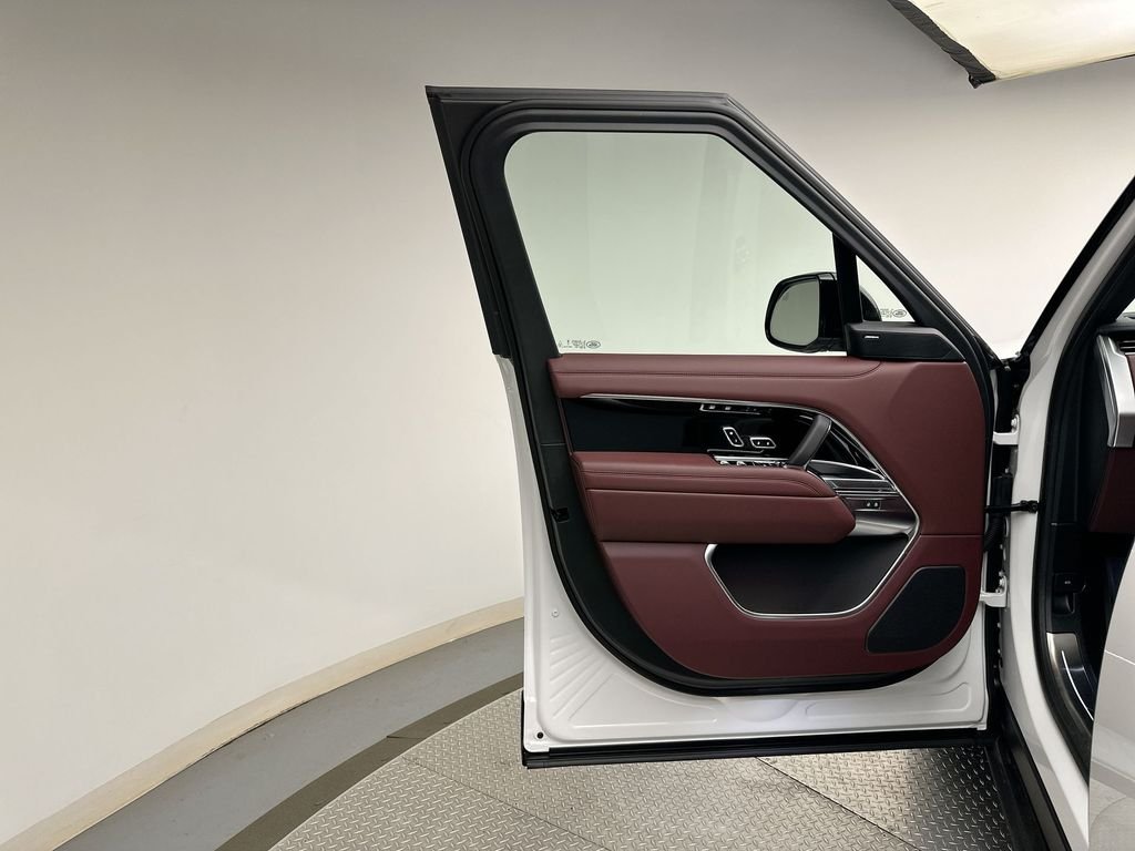 New 2026 Fuji White Land Rover SE image 9