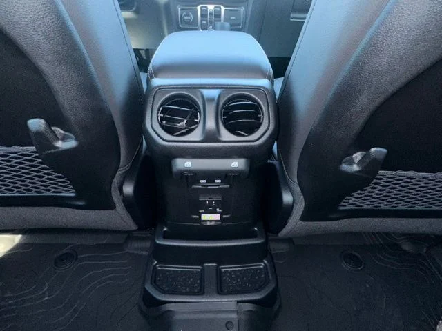 2025 Jeep Wrangler 4-Door Sahara - Photo 35