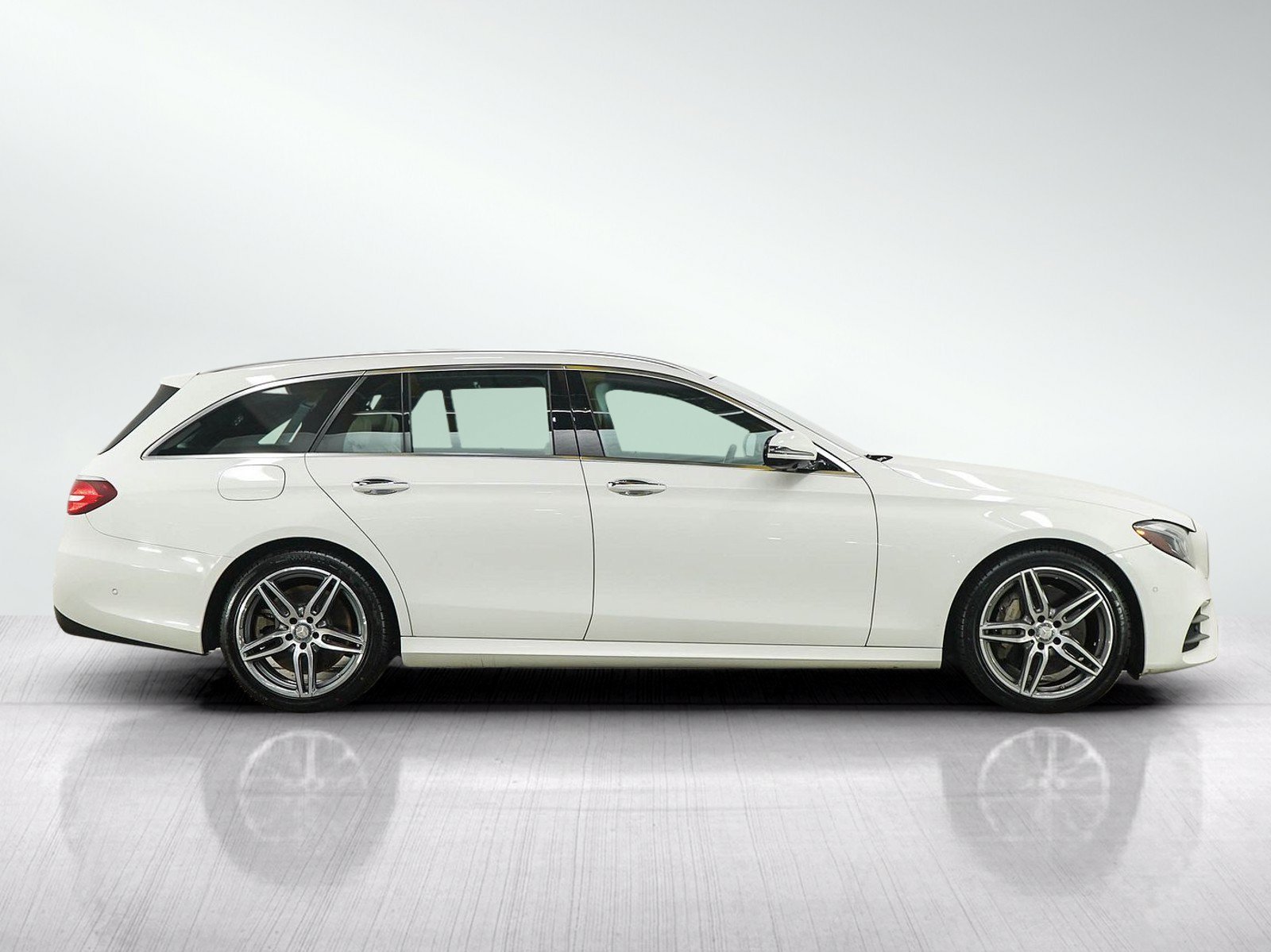 Used 2017 Polar White Mercedes-Benz E 400 image 6