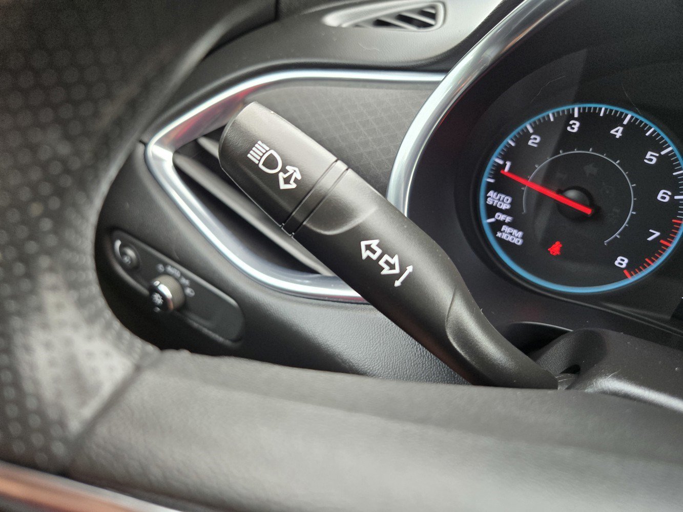 Used 2021 SUMMIT WHITE Chevrolet LT image 20