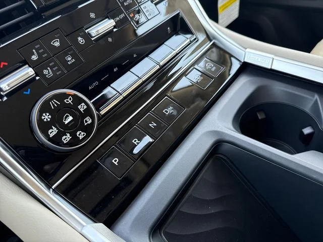New 2026 Everest White TriCoat / Super Black Two-tone Nissan Platinum Reserve image 27