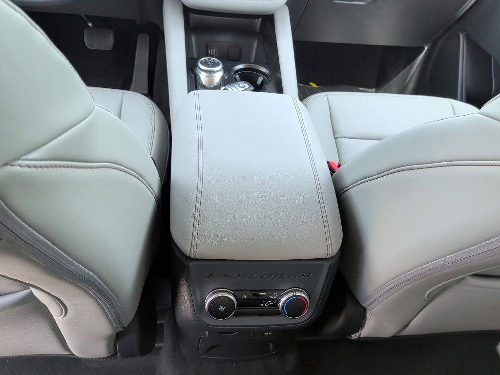 New 2026 Space White Metallic Ford Active image 37