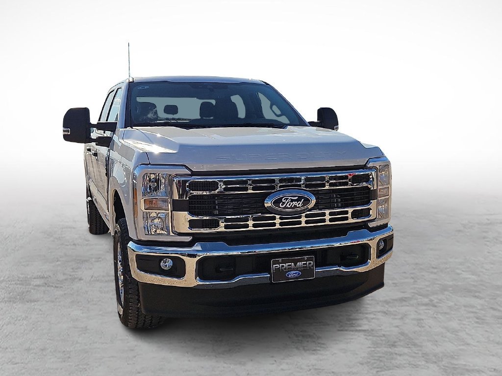 New 2027 Oxford White Ford F-250® XLT image 2
