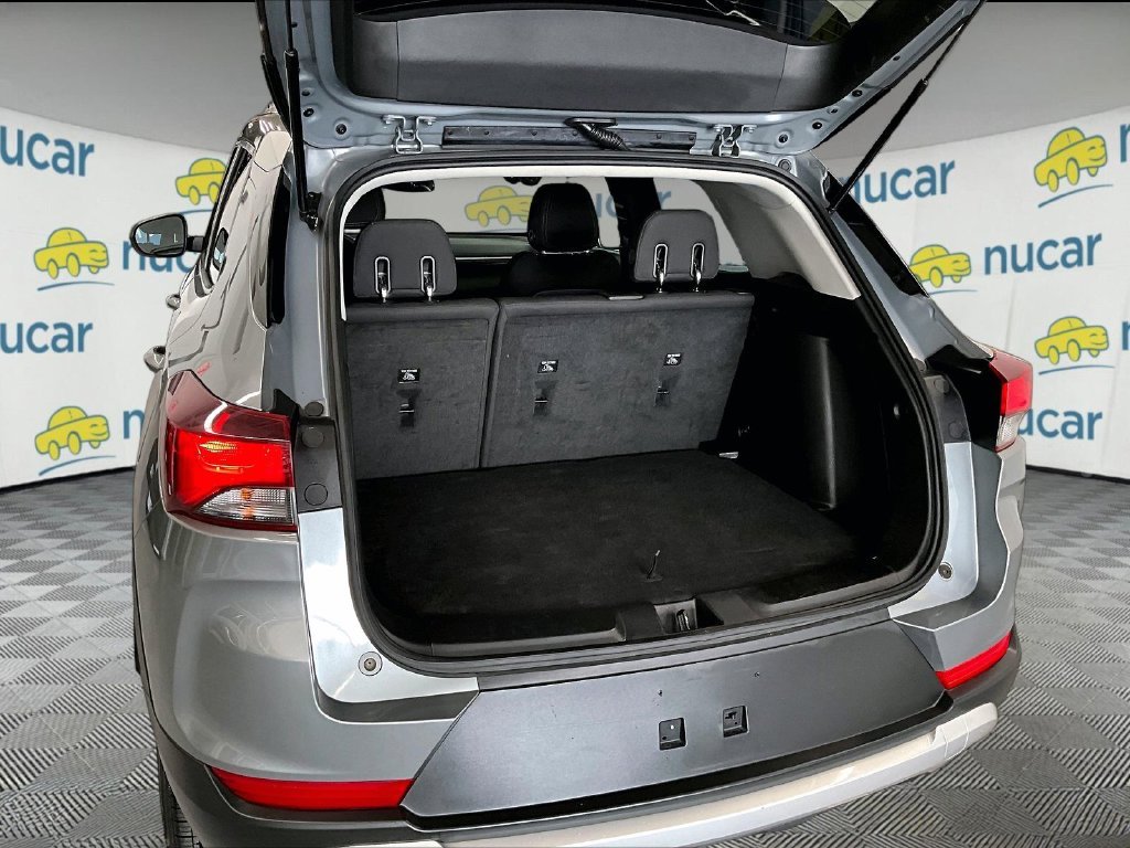 Used 2025 Gray Chevrolet LT image 34
