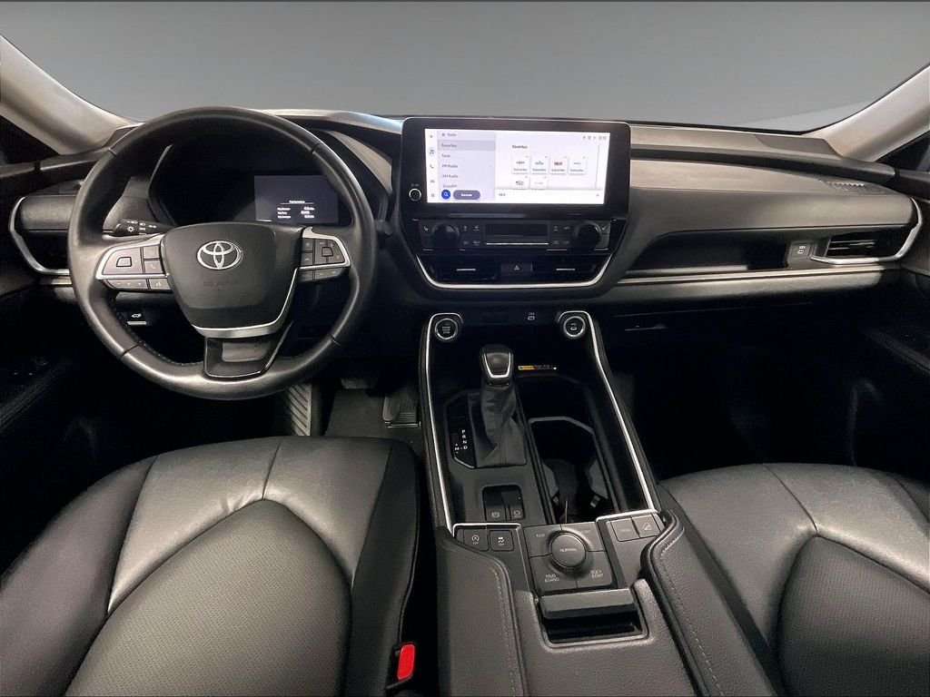 Certified Used 2025 Silver Toyota XLE image 22