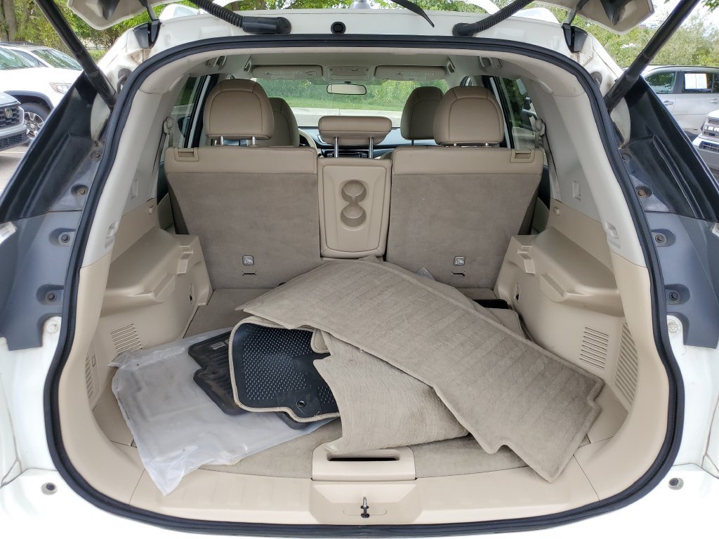 Used 2014 Moonlight White Nissan SL image 7