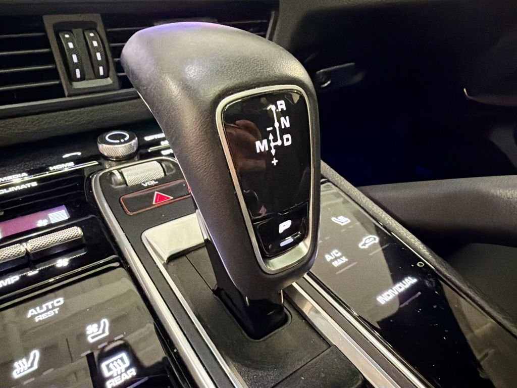 Used 2020  Porsche  image 18