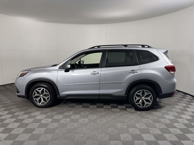 Used 2023 Ice Silver Metallic Subaru Premium image 11