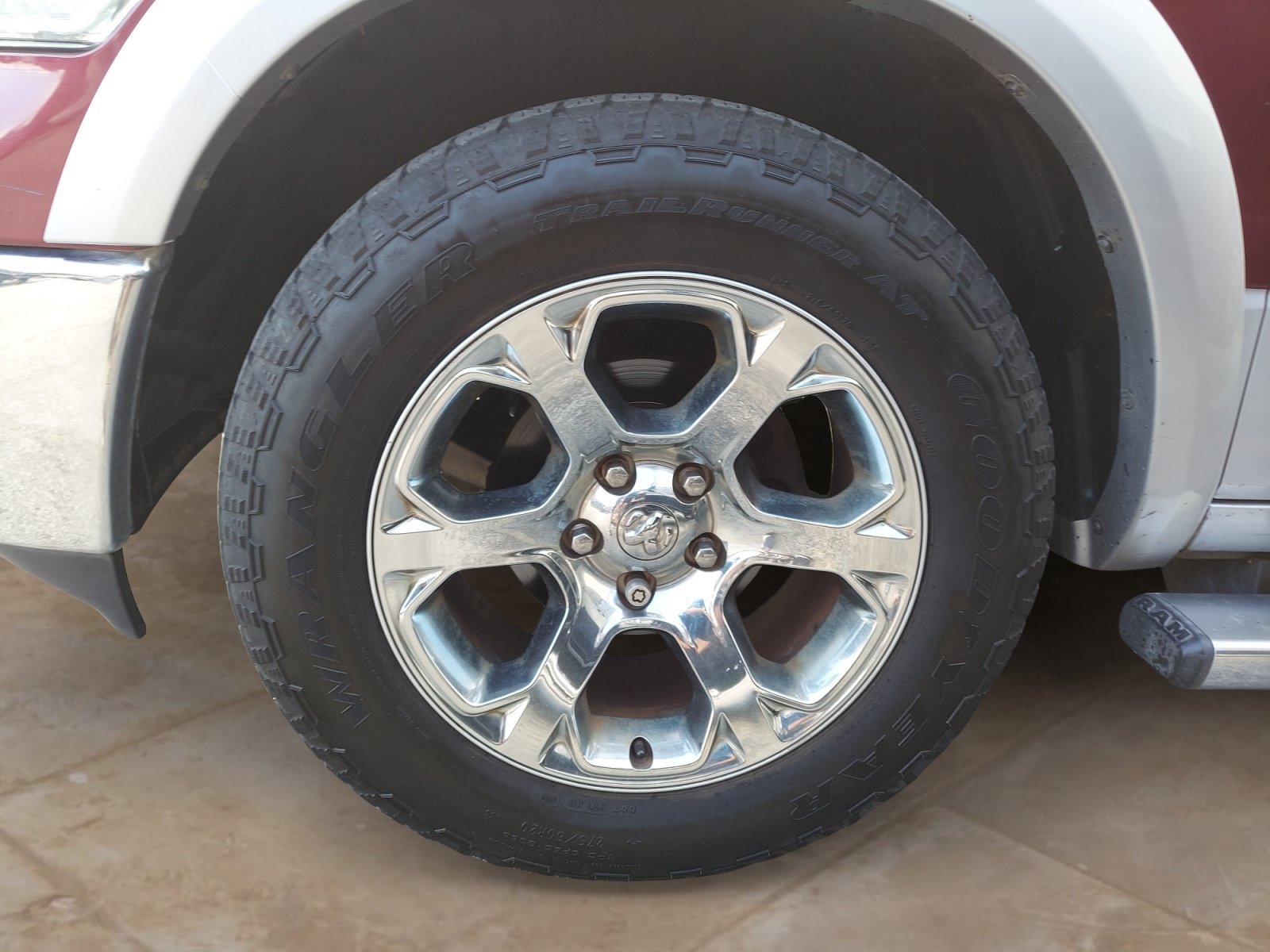 Used 2018 Delmonico Red Pearlcoat Ram Laramie image 30