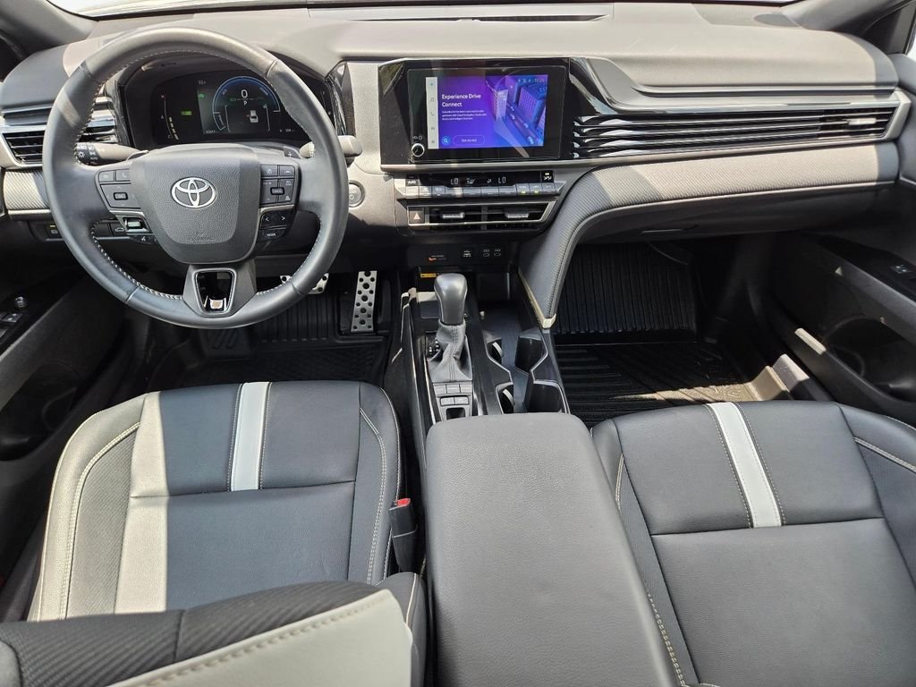 Used 2025  Toyota SE image 18