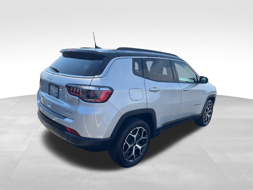 Used 2025 Silver Jeep Limited image 5