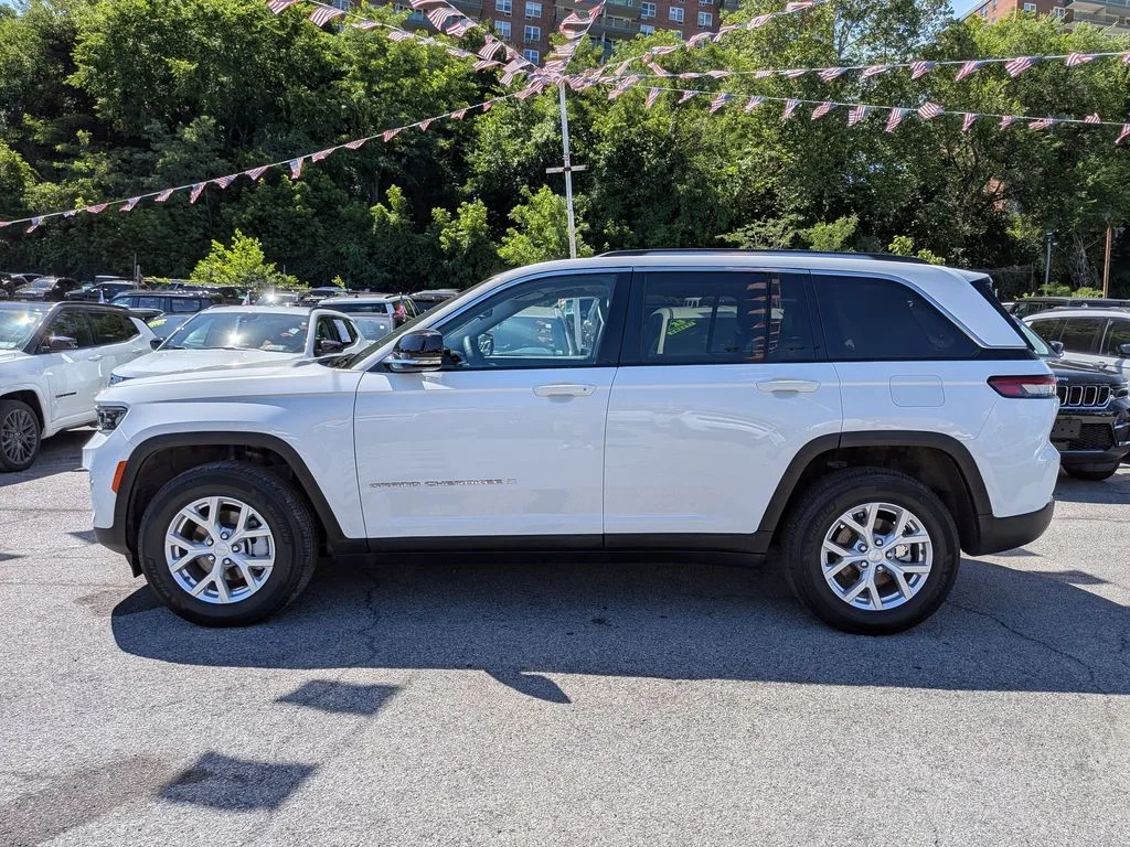 Used 2023 White Jeep Limited image 11
