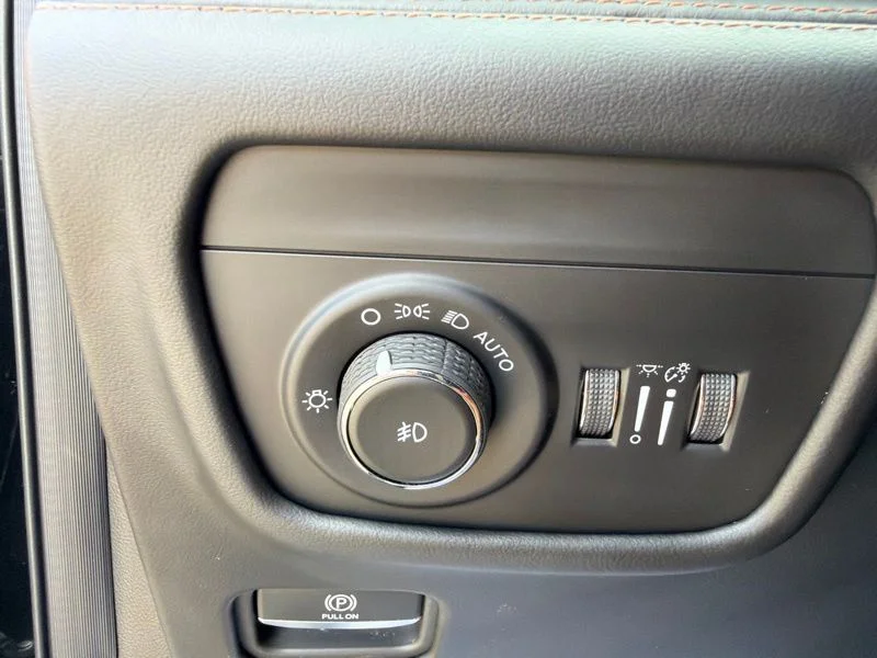 Used 2026 Black Jeep Summit image 25