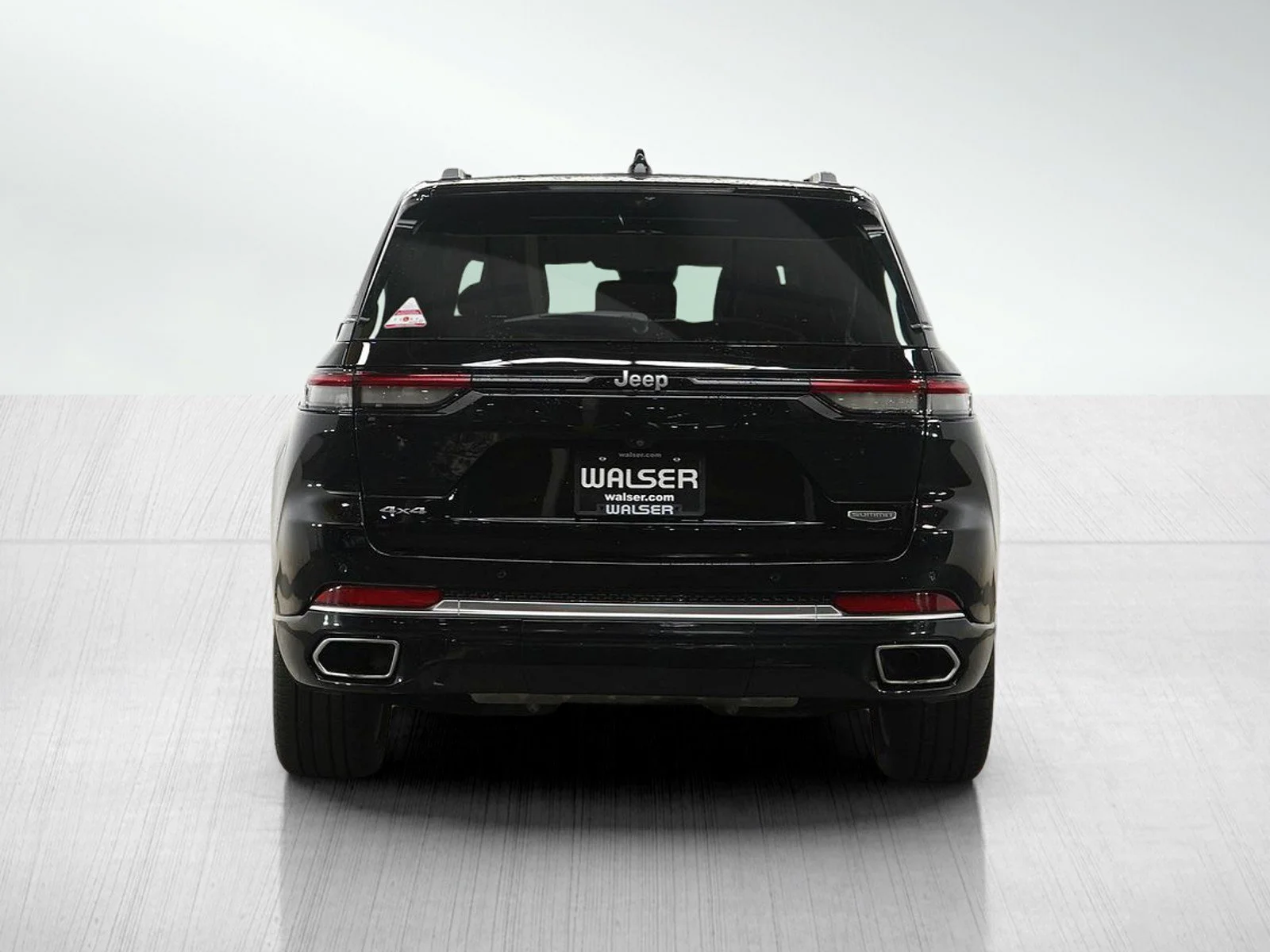 Used 2023 Diamond Black Crystal Pearlcoat Jeep Summit image 4