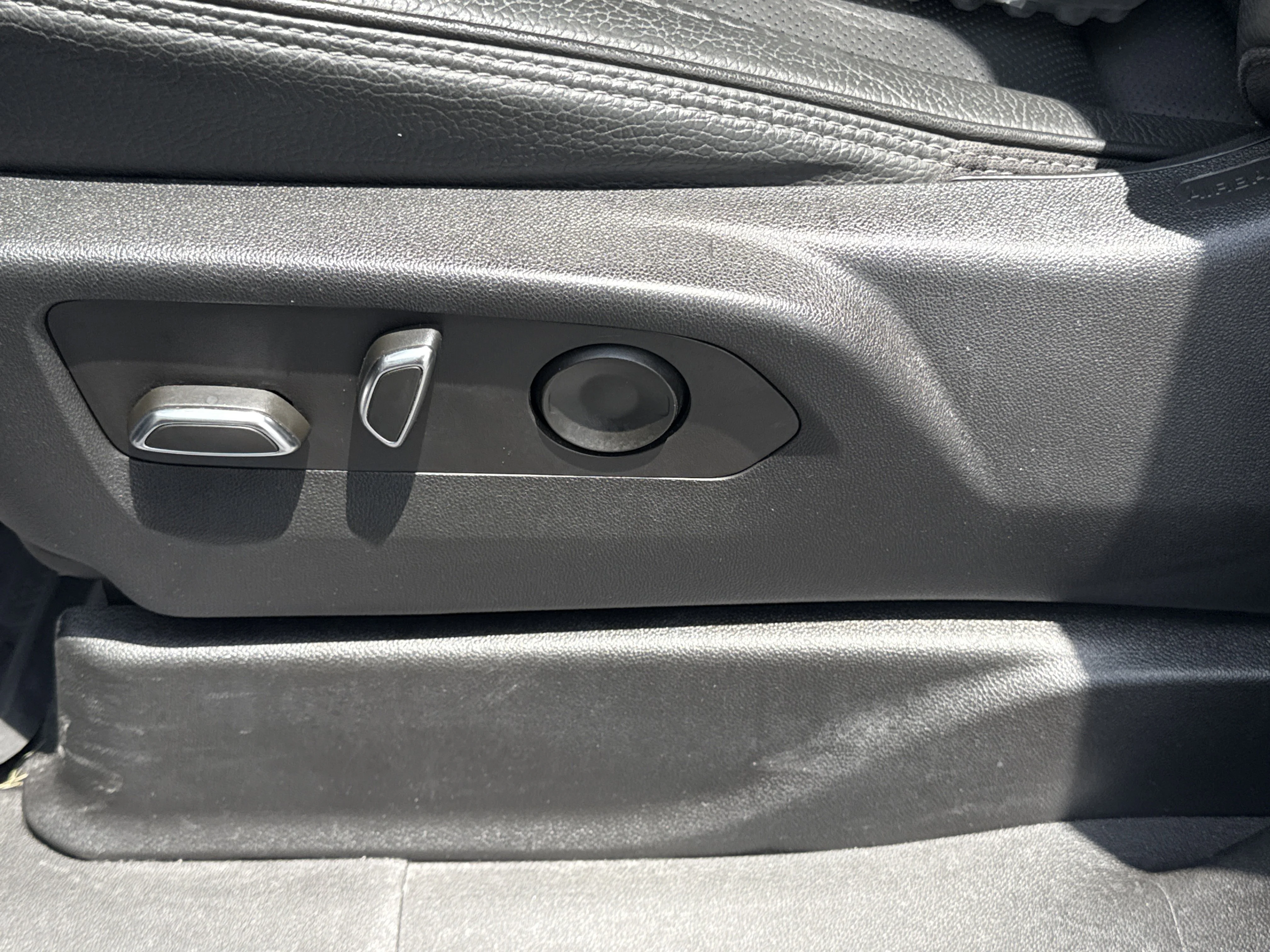 Used 2022 Satin Steel Metallic GMC Denali 4WD image 19