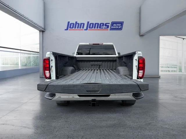 Used 2021 White GMC Base image 17