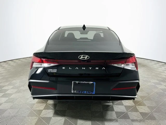 New 2026 Hyundai ELANTRA SE