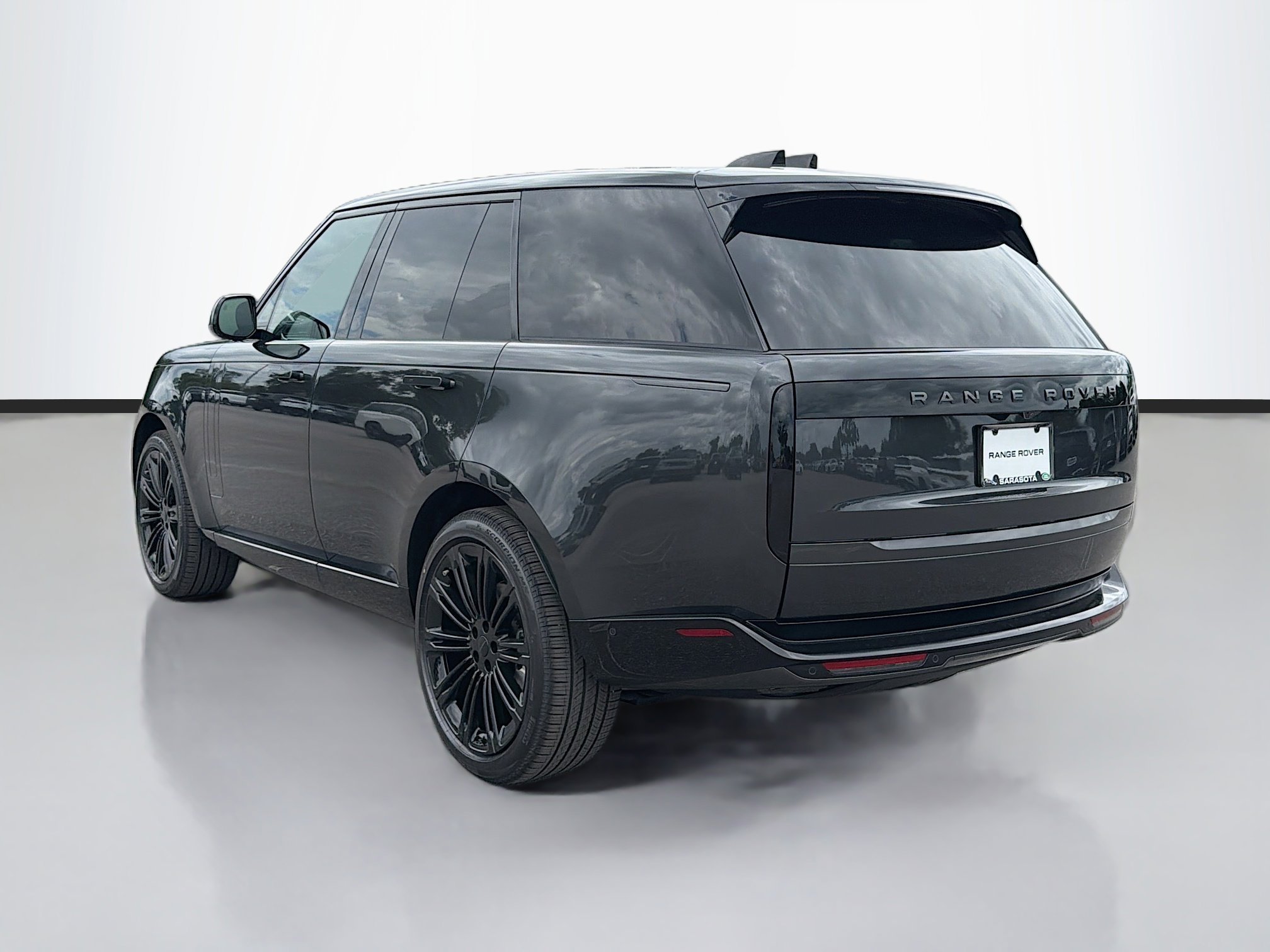 New 2026 Carpathian Grey Land Rover SE image 3