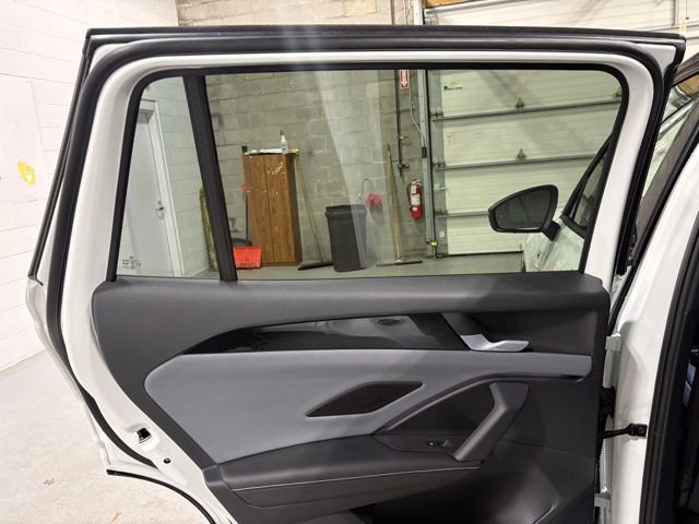 New 2026 White/off-white Volkswagen 2.0T SE R-Line Black image 11