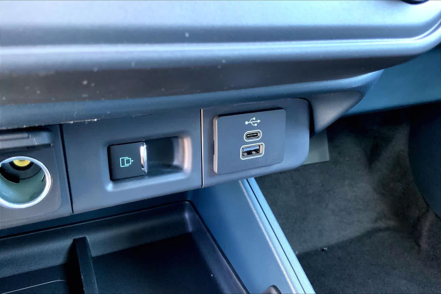 New 2026 Carbonized Gray Metallic Ford Tremor® image 17