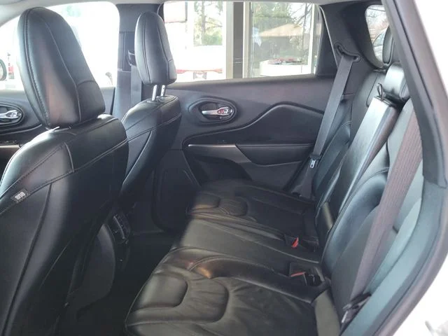Used 2022 White Jeep Latitude Lux image 13