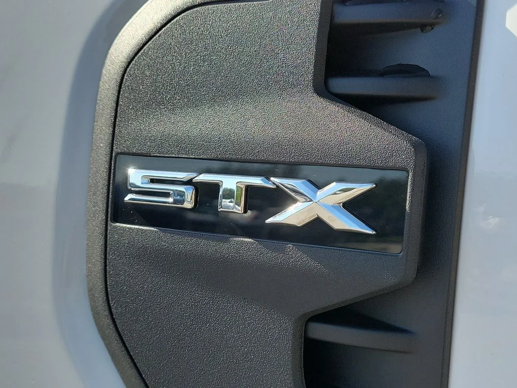 New 2026 Oxford White Ford XL image 7