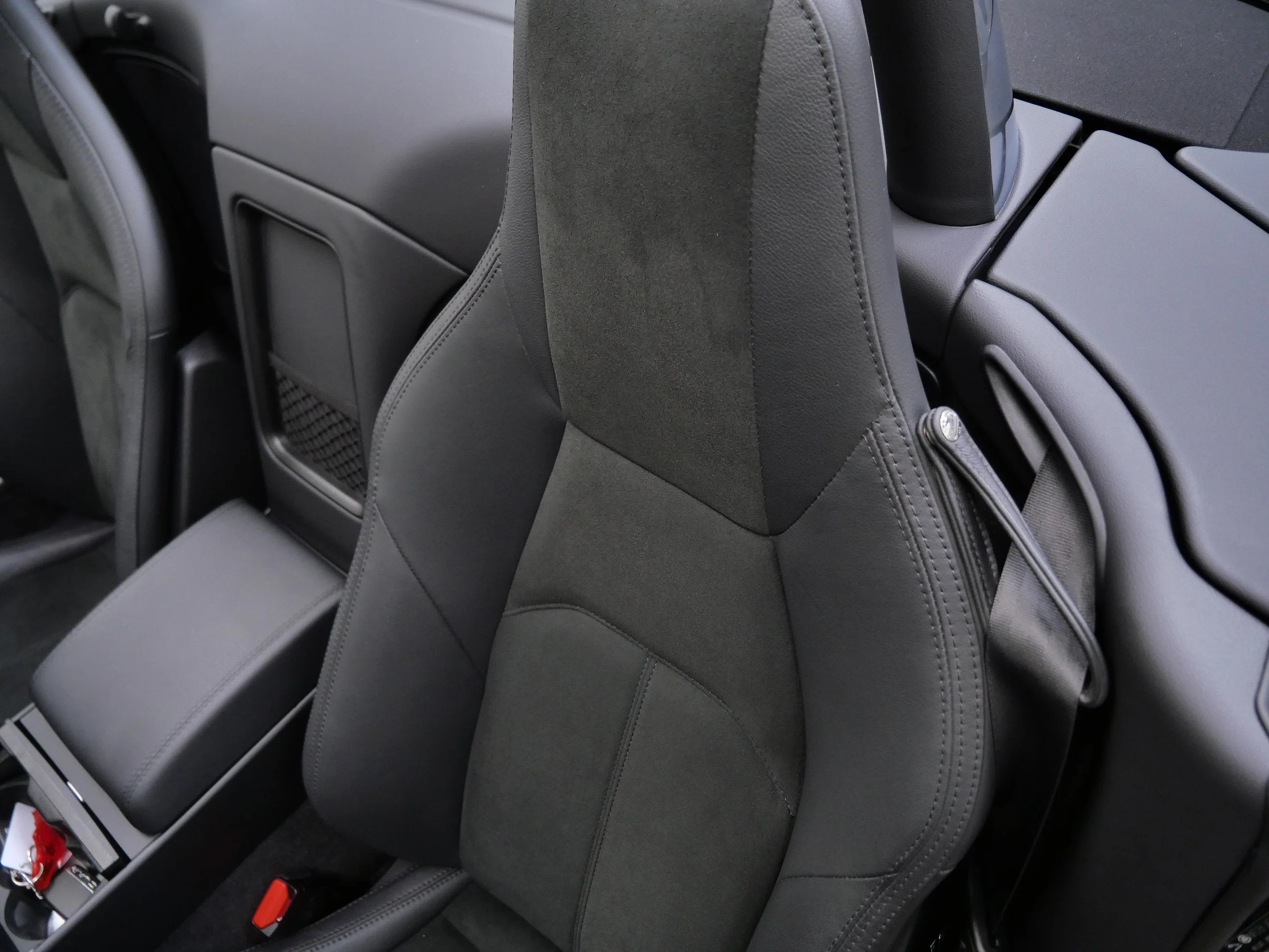 Used 2023  Jaguar P450 image 22