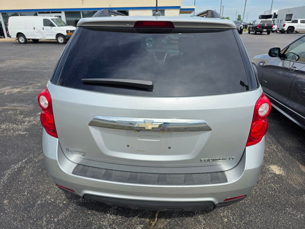 Used 2015 Silver Ice Metallic Chevrolet LT image 3