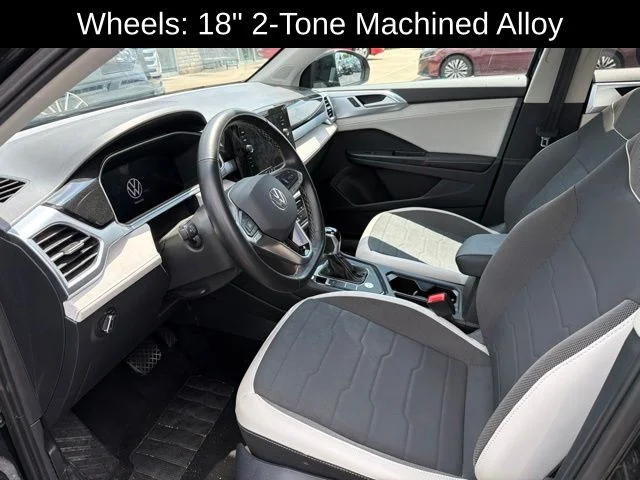 Used 2025 White Volkswagen 1.5T SE image 14