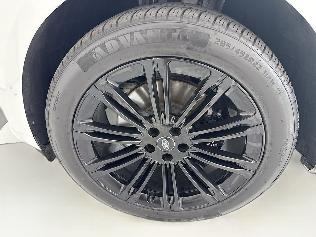Used 2024 Fuji White Land Rover Dynamic SE image 29