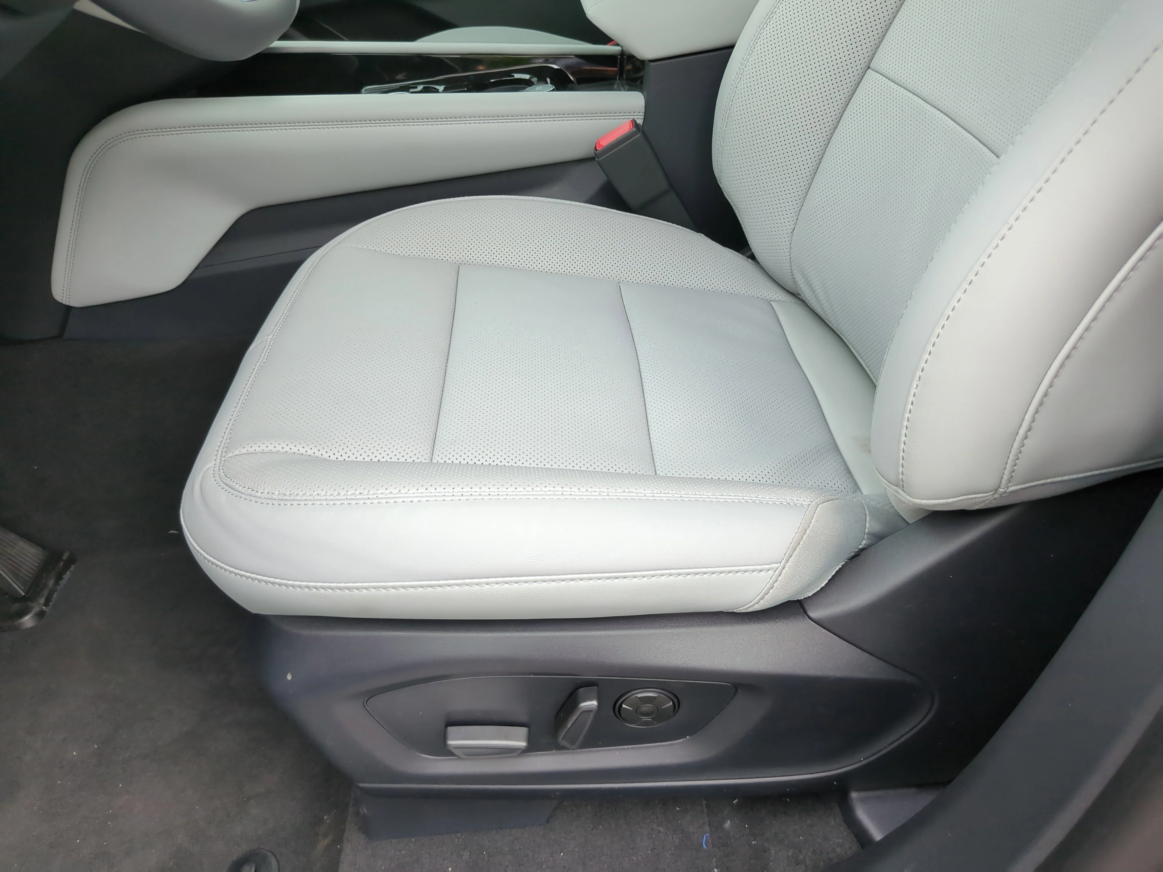 New 2026 Carbonized Gray Metallic Ford Platinum™ image 20