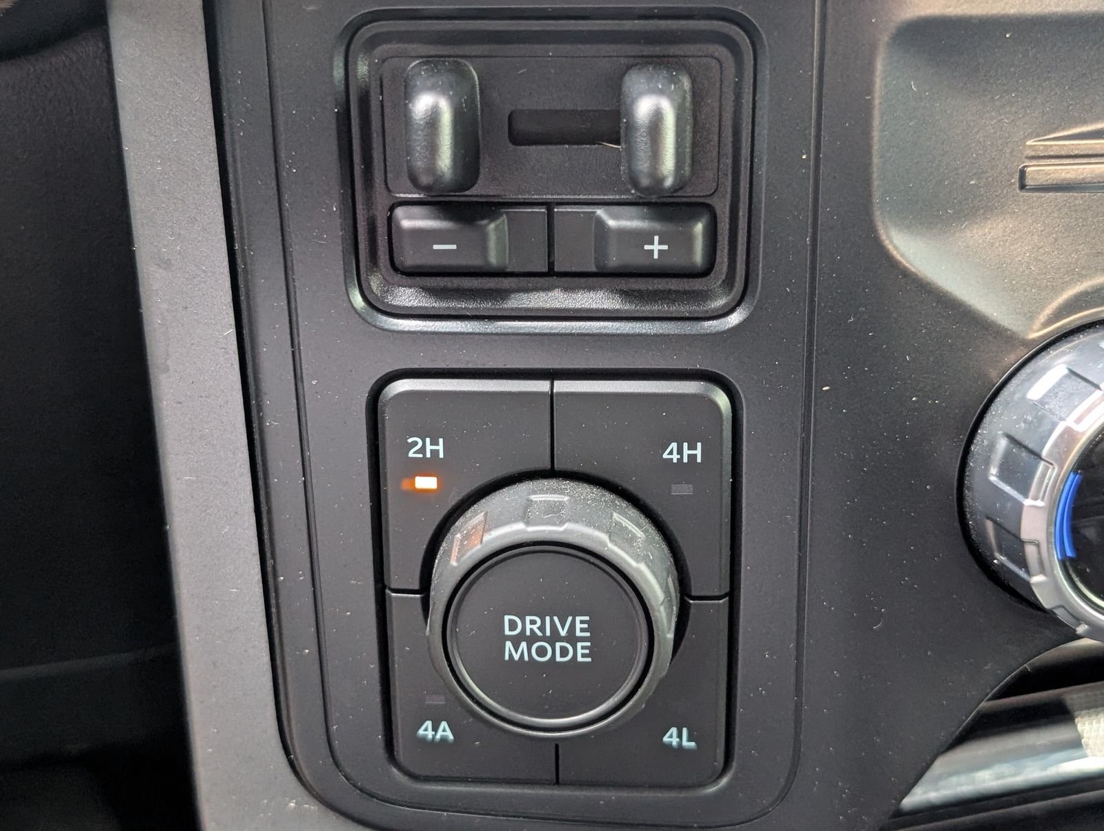 Used 2022 Agate Black Metallic Ford Lariat image 24