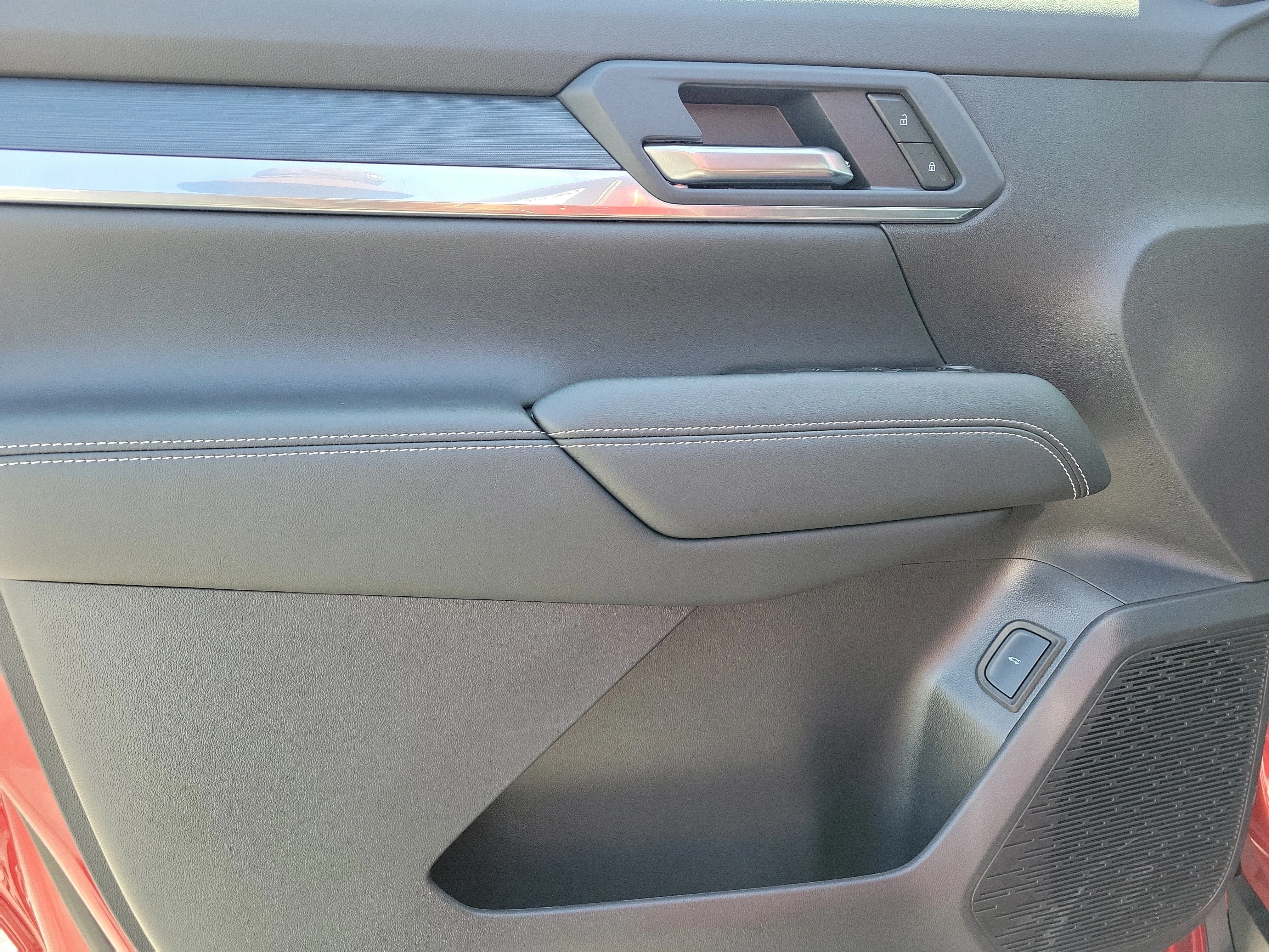 Used 2026 Volcanic Red Tintcoat GMC FWD Elevation image 11