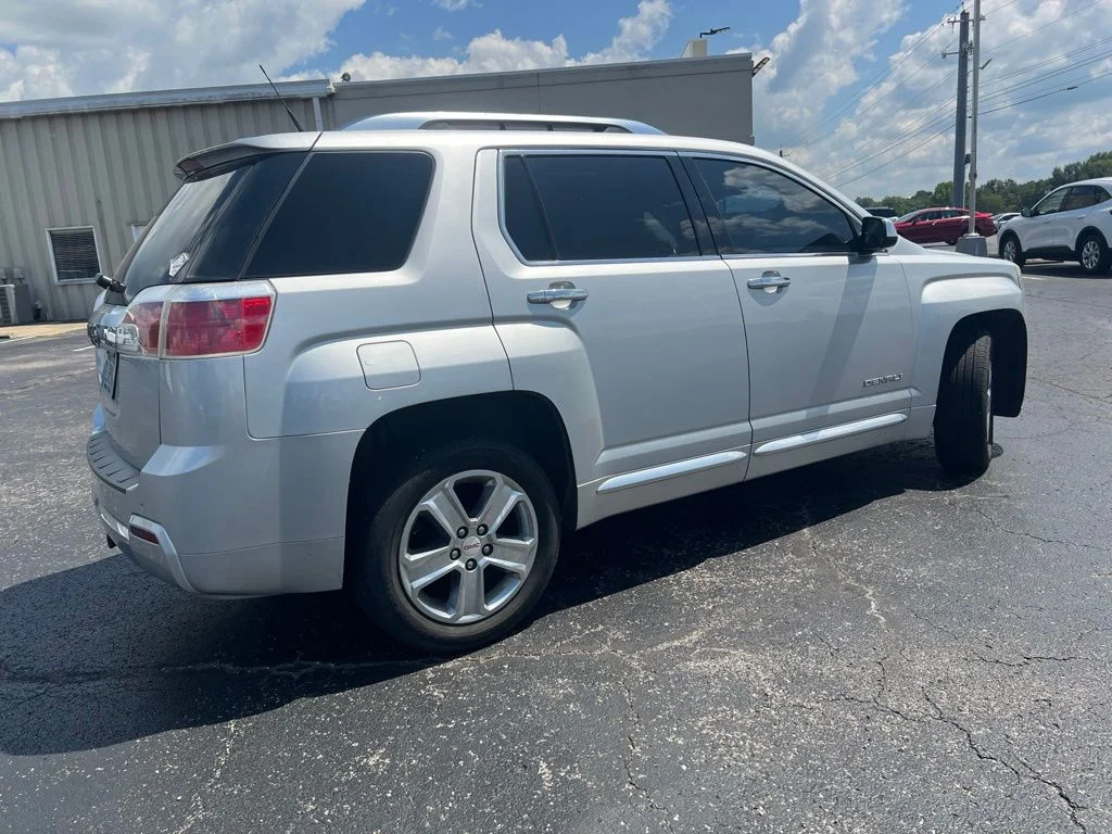 Used 2013 Silver GMC Denali image 3